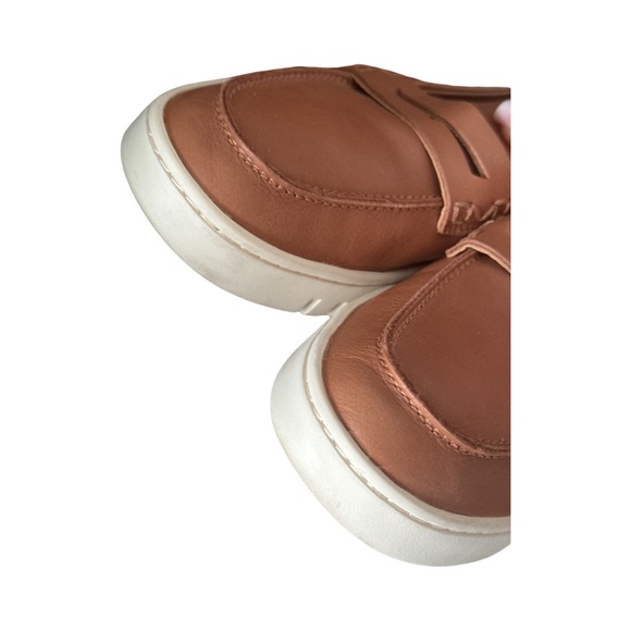 VIONIC UPTOWN PENNY LOAFER. CAMEL BROWN LEATHER. - Picture 4 of 9